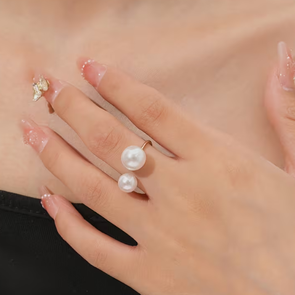 Elegantní nastavitelný prsten se dvěma perlami