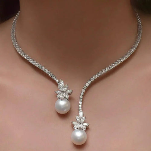 Elegantní lesklý náhrdelník s perlami