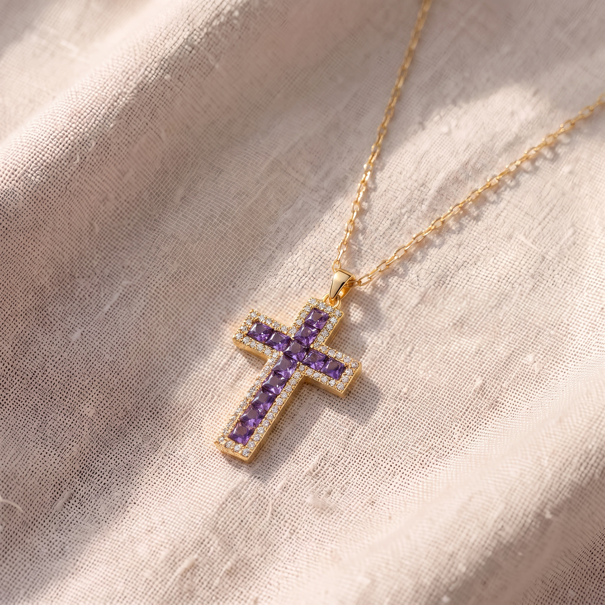 Minimalistický náhrdelník s přívěskem křížku